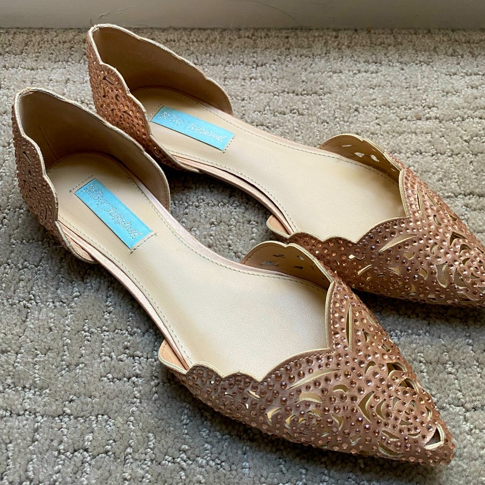Betsy Johnson blush pointed toe flats